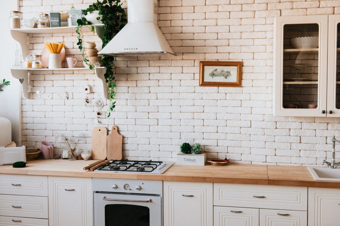 Decorate your kitchen in budget friendly ways