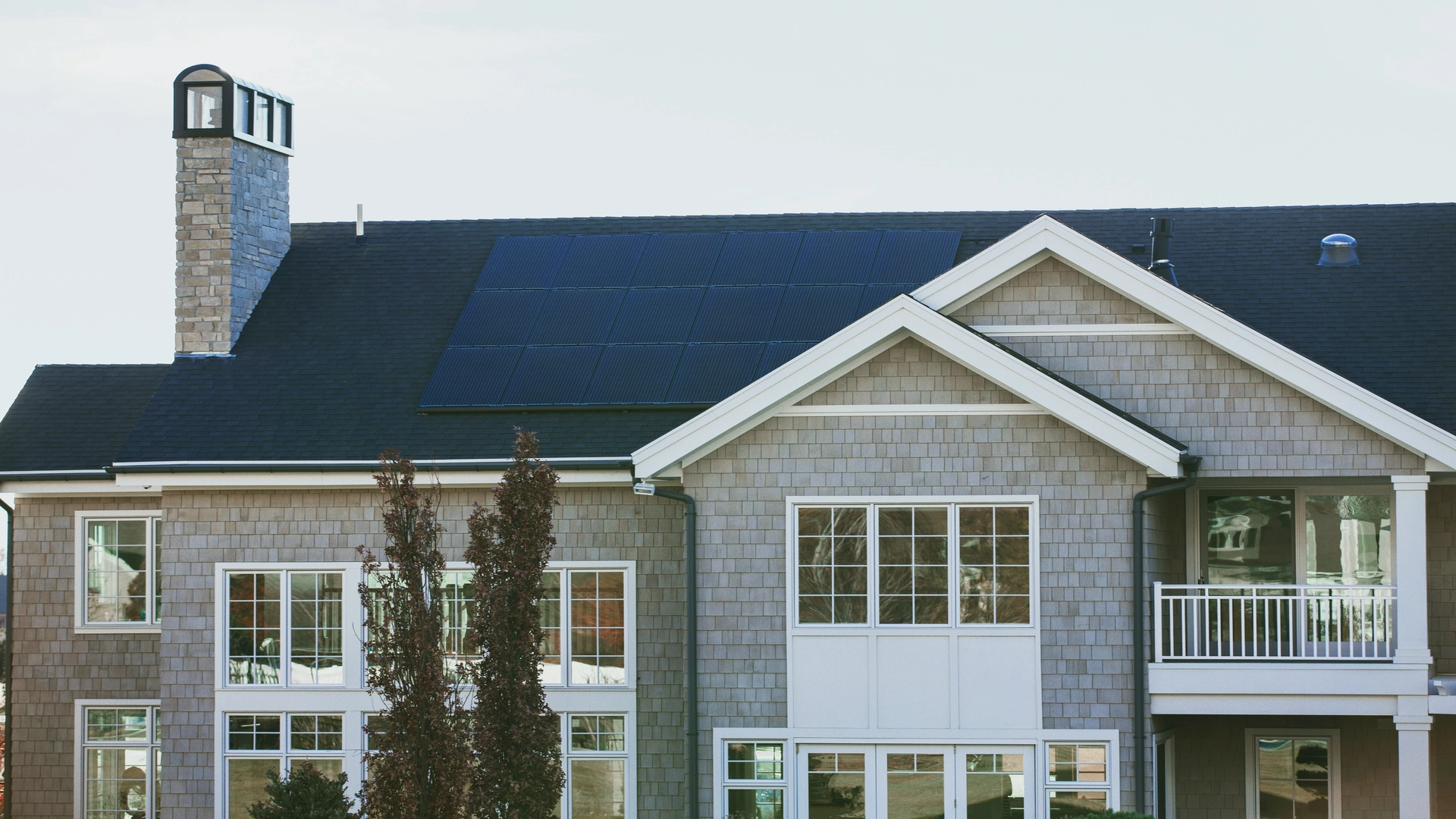 Solar Panels:Use energy efficient techniques for your family home plans
